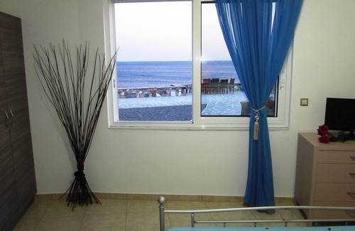 Kiotari Apartment | Beachfront Luxury Apartment With Private Access To The Beach.