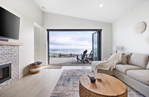 Black Creek Apartment | Beachfront Luxury Suite #15 at THE BEACH HOUSE
