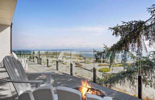 Black Creek House | Beachfront Luxury Suite #21 at THE BEACH HOUSE
