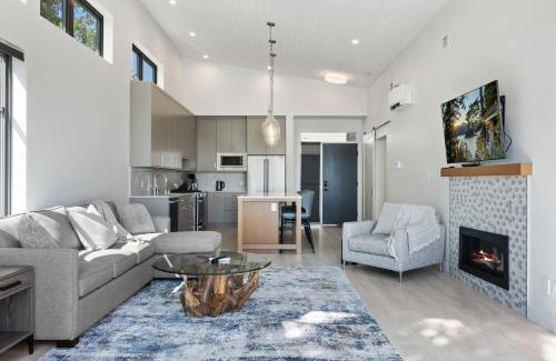 Black Creek House | Beachfront Luxury Suite #21 at THE BEACH HOUSE