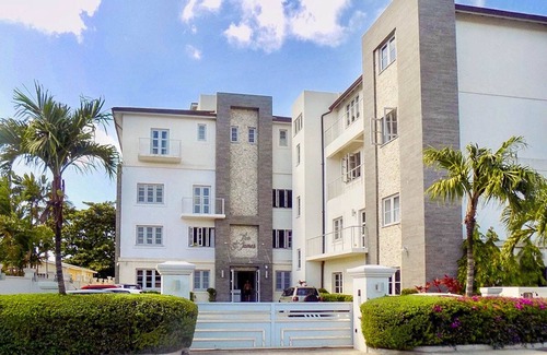 Old Trees Bay Apartment | Beachfront Luxury Condo - The One at The St. James (1 bed)
