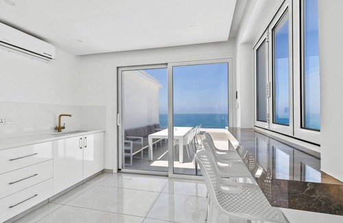 Kissonerga House | Beachfront Luxury House