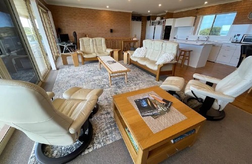Warrenben House | Beachfront luxury Marion Bay,nOcean views, safe swimming beach directly in front