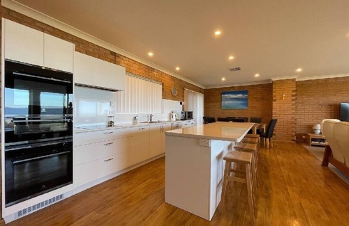 Warrenben House | Beachfront luxury Marion Bay,nOcean views, safe swimming beach directly in front