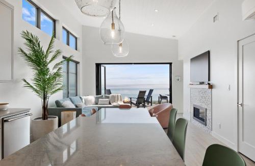 Black Creek House | Beachfront Luxury Suite #18 at THE BEACH HOUSE