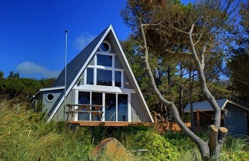 Rockaway Beach House | Beachfront Luxury House Built Right On The Sand With Private Low Bank Access
