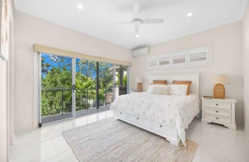 Urangan Apartment | Beachfront Luxury with Ocean Views and Alfresco Dining