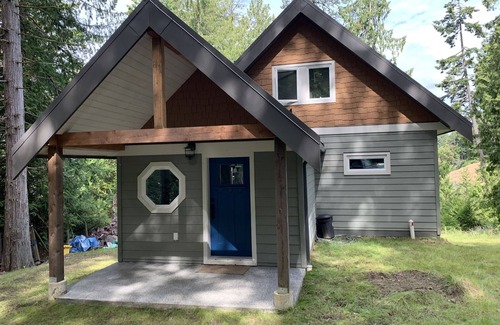 Salt Spring Island House | Beachfront new chalet home w/dock access and mooring buoy