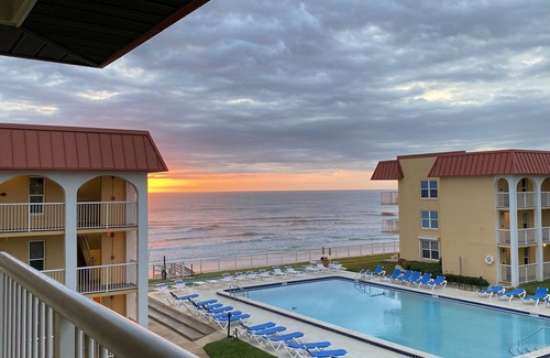 Point East Condo | ❤️🌴Beachfront Oasis Balcony on No-Drive Beach!