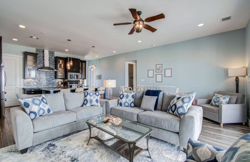 Galveston House | Beachfront Oasis | Gorgeous View | Family Friendly