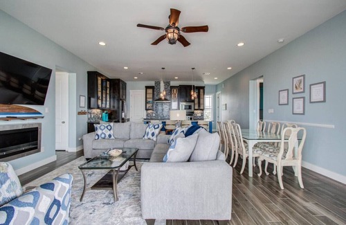 Galveston House | Beachfront Oasis | Gorgeous View | Family Friendly