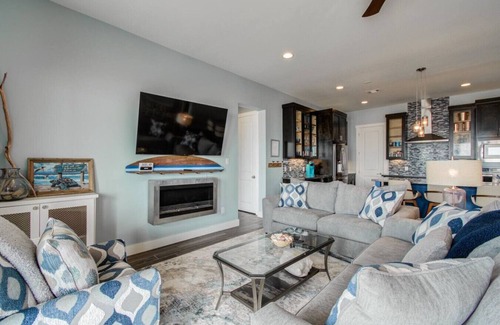 Galveston House | Beachfront Oasis | Gorgeous View | Family Friendly