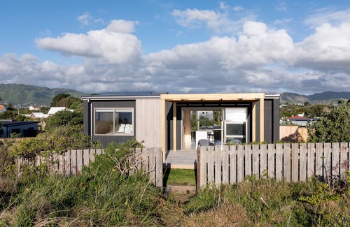Waikanae House | Beachfront, Old Beach Pods - Te Moana