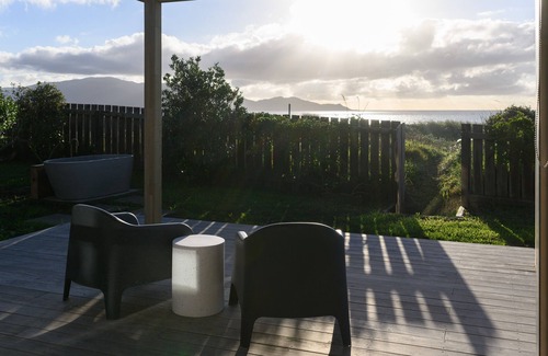 Waikanae House | Beachfront, Old Beach Pods - Te Moana