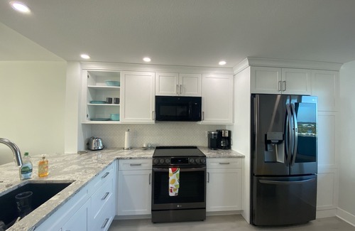 Madeira Beach Condo | Beachfront on Gulf of Mexico- Madeira Beach , Florida 2 br/2ba Fully remodeled
