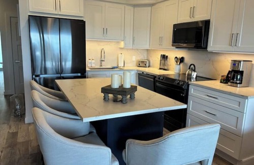 Savannah House | Beachfront on Spotts Beach!nn