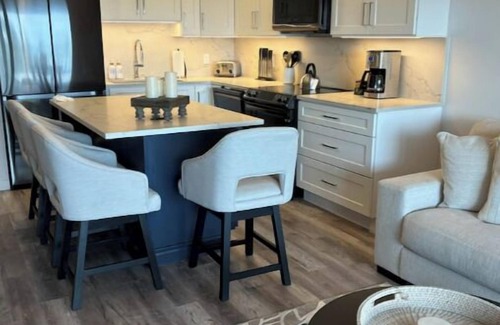 Savannah House | Beachfront on Spotts Beach!nn