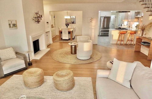 Harbor House | Beachfront on the LB Peninsula