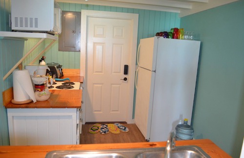 Spanish Wells Apartment | Beachfront one bedroom studio with full kitchen, covered porch and open deck.