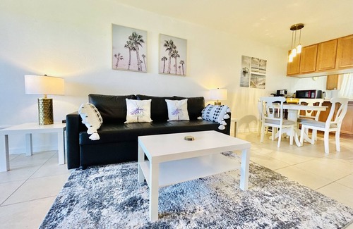 Cocoa Beach Apartment | Beachfront One Bedroom Condo