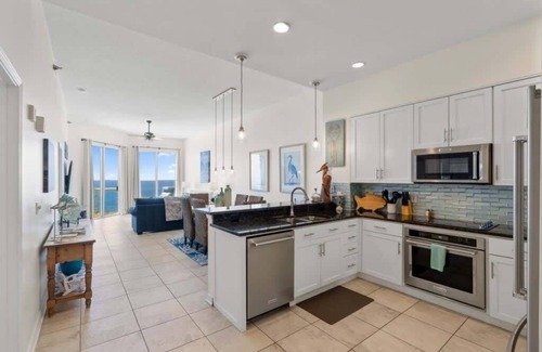 Pensacola Beach Condo | Beachfront Outdoor Pools + Walking Distance