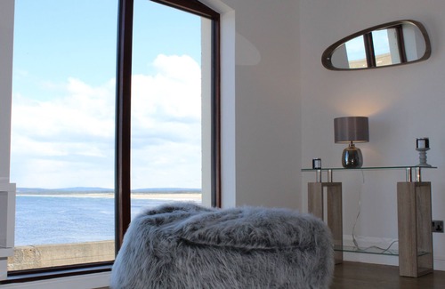 Lossiemouth House | Beachfront Panoramic Seaview Free Wifi & Parking