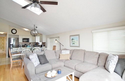 Townsend's Inlet Condo | Beachfront Paradise, Panoramic Views of the Beach & Ocean!