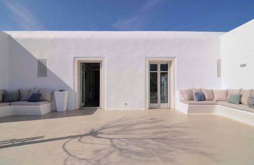 Chrissi Akti Villa | Beachfront Paros Villa | Villa Sandshell | 4 Bedrooms | Direct Access to Beach.