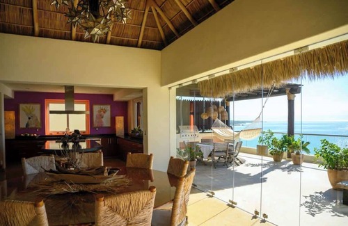 Emiliano Zapata Condo | Beachfront Penthouse Stunning Ocean Views!
