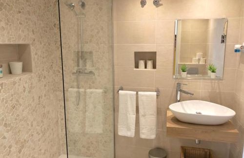La Capellania Apartment | Beachfront Penthouse - Heated Jacuzzi, BBQ & Bikes