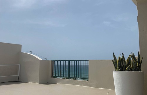 Jarealito Apartment | Beachfront Penthouse Paradise
