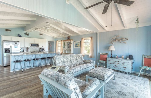 Alligator Point House | BEACHFRONT! Pet Friendly! Fenced yard! Fall Discounts! Butterfly Season!