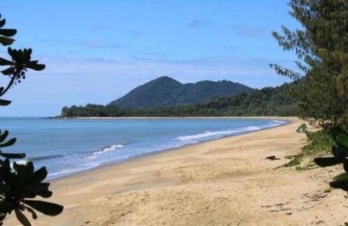 Bramston Beach House | Beachfront - 'Pippies on the Beach' @ Bramston