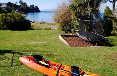 Kaiteriteri House | Beachfront Playground