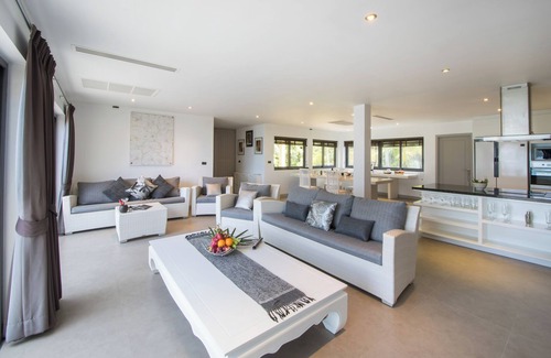 Plai Laem Villa | Beachfront Pool Villa Seaview V231