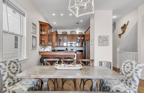 Delos House | Beachfront*Private-Heated Pool*Beach Gear*11 Beds*Fully Stocked*Shared Pool