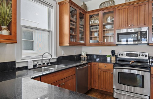 Delos House | Beachfront*Private-Heated Pool*Beach Gear*11 Beds*Fully Stocked*Shared Pool