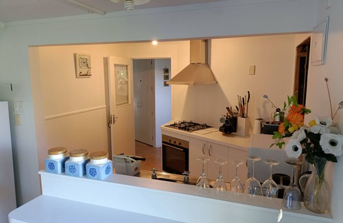 Tokomaru Bay Cottage | Beachfront property,family friendly accommodation with great views