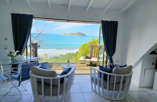 Tokomaru Bay Cottage | Beachfront property,family friendly accommodation with great views