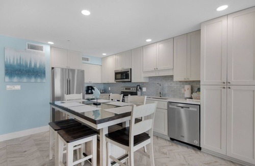 Crystal Beach Condo | BeachFront, Renovated, wifi, Bch Svc, Kitchen, pool, grill.n