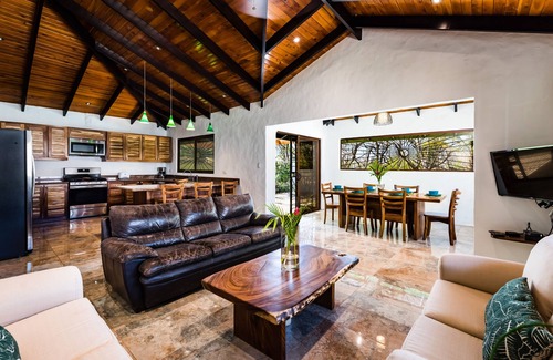 Palm Beach Estates House | Beachfront Rental - 4 Bedroom - Surf out Your Backdoor