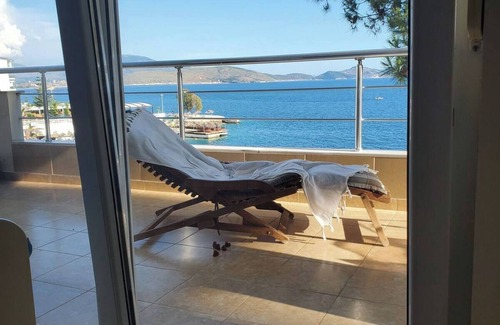 Kodrra Apartment | Beachfront Residence