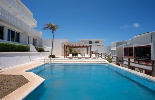 Punta Cancun House | Beachfront Residence with Stunning Views and pool