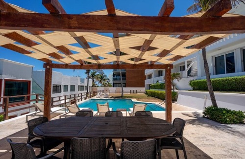 Punta Cancun House | Beachfront Residence with Stunning Views and pool