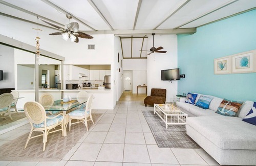 Paradise Island Condo | Beachfront Resort Condo, Walk to Atlantis