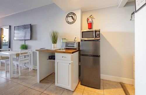 Bermuda Riviera Condo | Beachfront Resort Condo Balcony