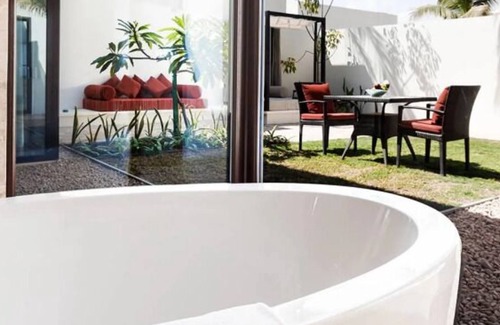 Salalah House | Beachfront Resort! Luxe Accommodation w/Garden View! Swimming Pool & Spa Center