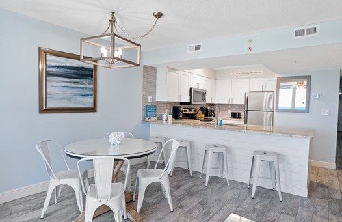 Destin Condo | BEACHFRONT Resort - Remodeled - 110+ 5-STAR reviews! 3 Pools -Tiki Bar 8th Floor