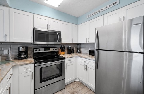 Destin Condo | BEACHFRONT Resort - Remodeled - 110+ 5-STAR reviews! 3 Pools -Tiki Bar 8th Floor