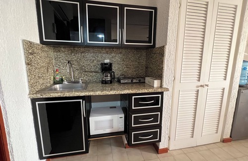 Zona Hotelera Apartment | Beachfront Resort Studio with Spectacular Sunset Views